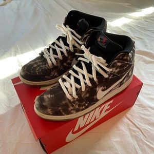 Tie dye Nike SB Dunk high